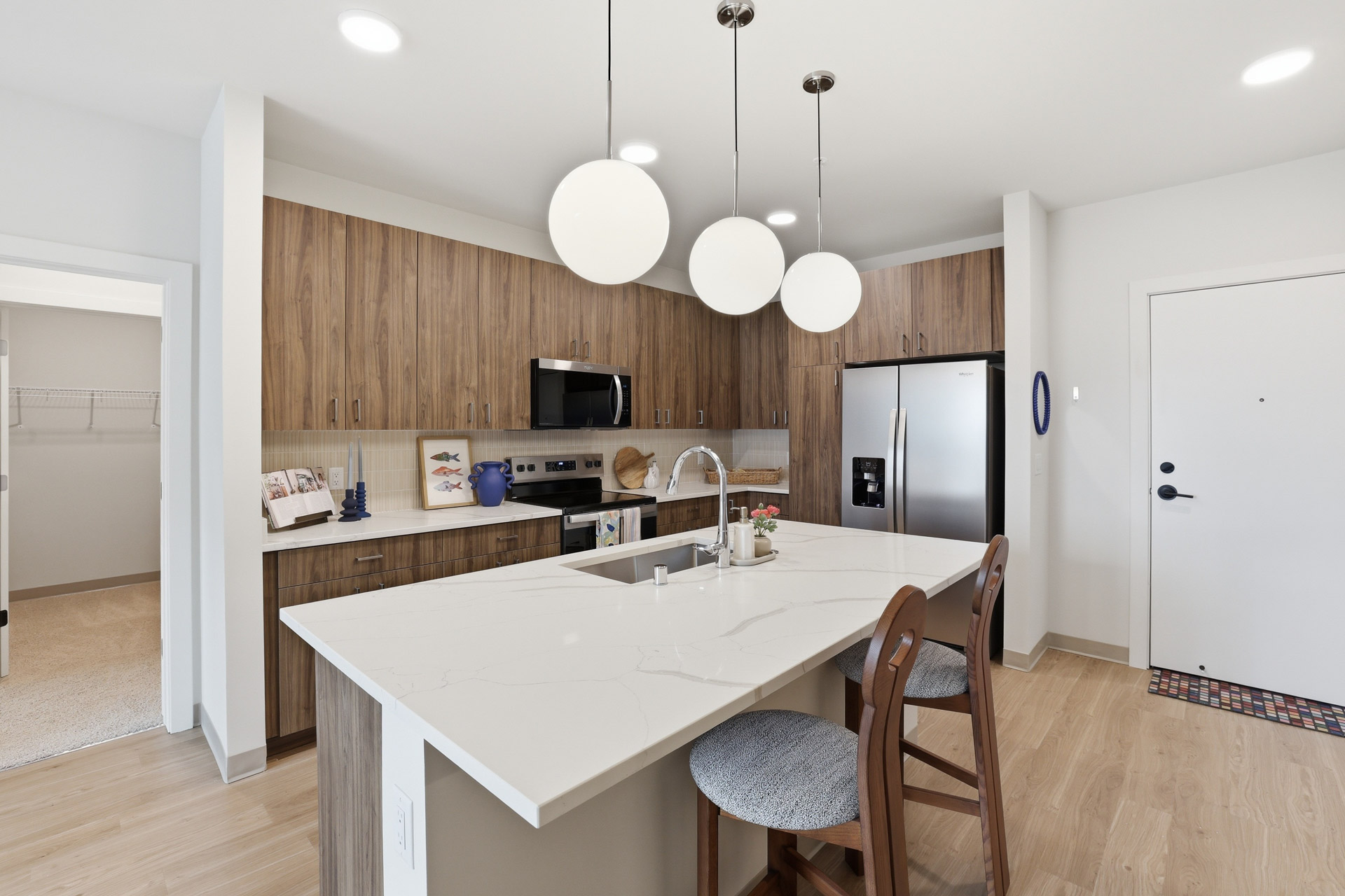 Quartz Waterfall iSland Pendant Lights West Allis Wi Apiary Apartments